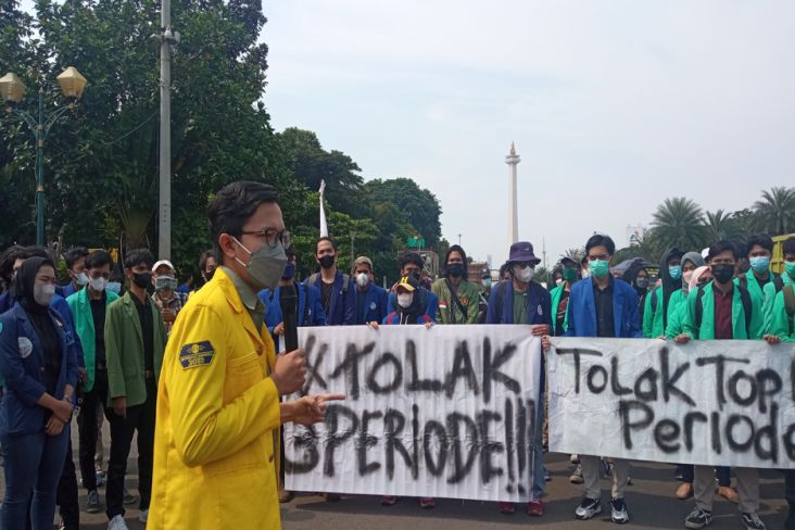 Gelar Aksi di Patung Kuda, Aliansi Mahasiswa Indonesia Teriak Tolak Presiden 3 Periode