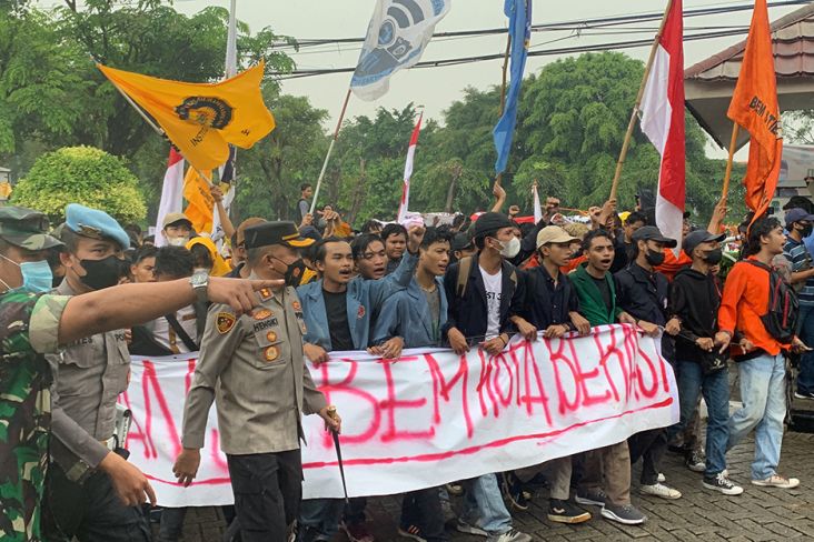 Demo 11 April, Mahasiswa Lumpuhkan Kantor DPRD Kota Bekasi