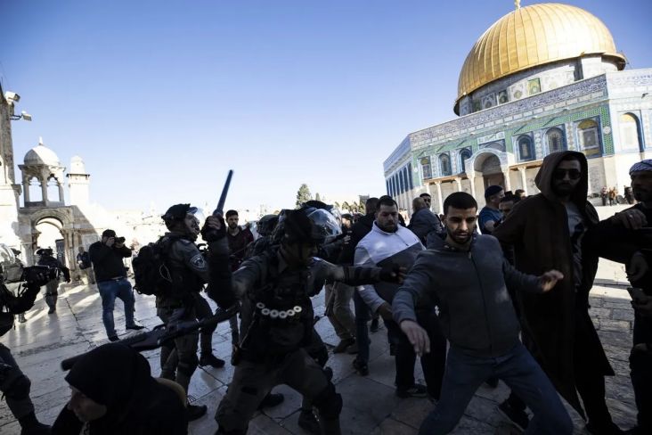 Pasukan Israel Serang Para Jurnalis yang Ungkap Penyerbuan Masjid Al-Aqsa
