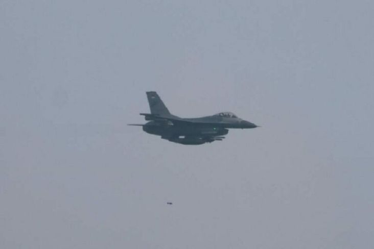 Fighter F-16 Fighting Falcon hingga Sukhoi Latihan Mengebom