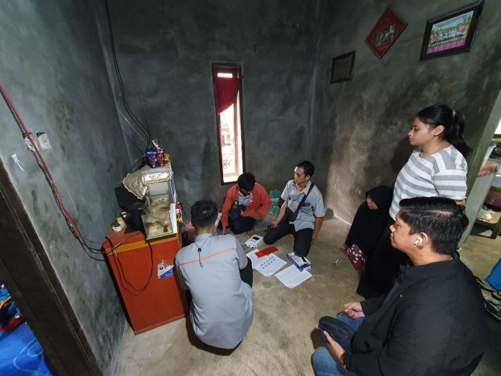 Pos Indonesia Salurkan STB untuk Rumah Tangga Miskin