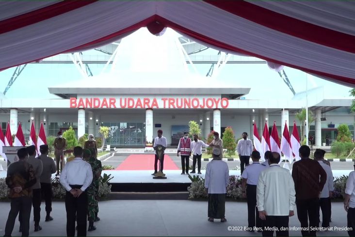 Resmikan Bandara Trunojoyo, Jokowi: Siap Melayani Kebutuhan Transportasi Masyarakat Madura