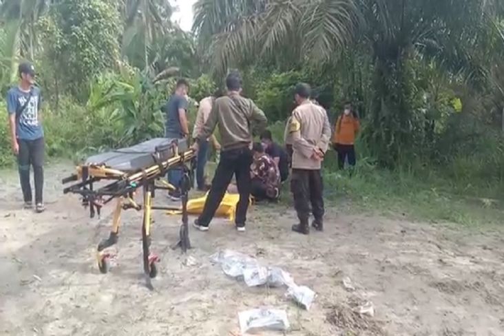 Tanjung Balai Gempar! Mayat Pria dengan Luka Tusuk dan Bakar Dibuang di Lahan Kosong