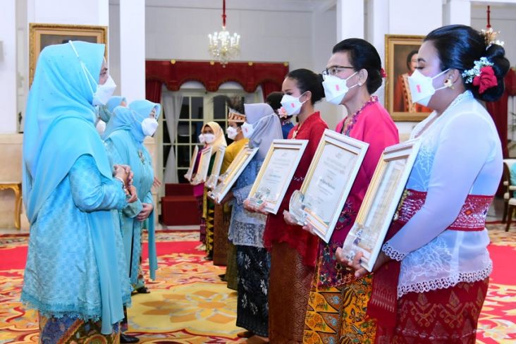 Hari Kartini, Iriana Jokowi Berikan Penghargaan kepada 514 Perempuan