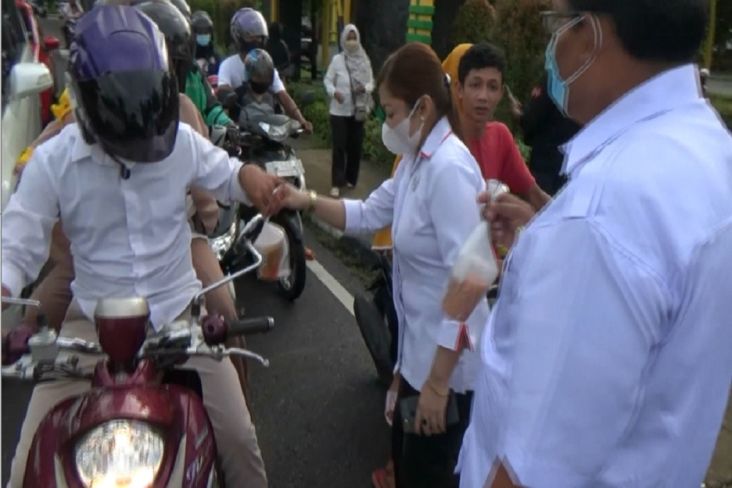 DPD Partai Perindo Kota Tanjungpinang Bagikan Seribu Takjil ke Masyarakat