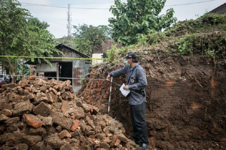 Miris! Cagar Budaya Tembok Benteng Keraton Kartasura yang Dijebol Warga Berusia 100 Tahun