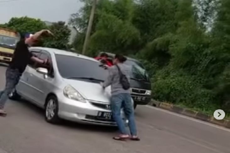 Ditodong Pistol Polisi Tak Takut, Penggerebekan Mobil Pelaku Curat di GT Pasirkoja Dramatis
