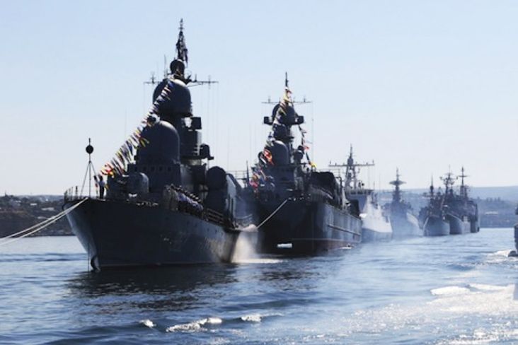 Inggris: 20 Kapal Perang dan Kapal Selam Rusia Berkumpul di Laut Hitam