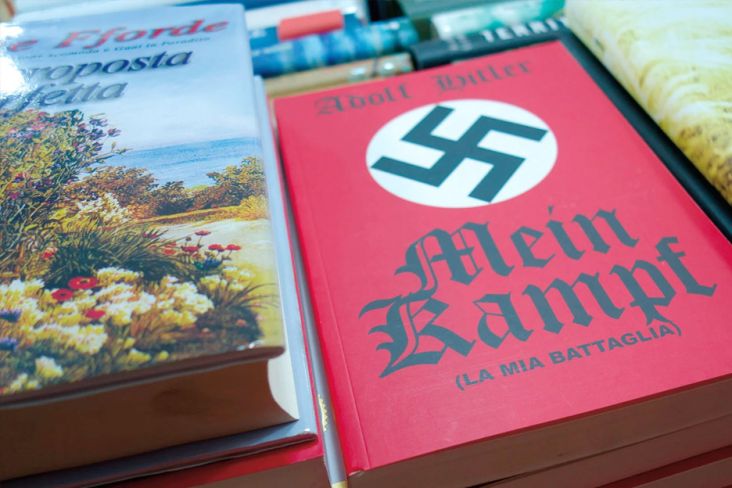 Salinan Manifesto Hitler Mein Kampf Ditemukan di Pangkalan Batalion Azov