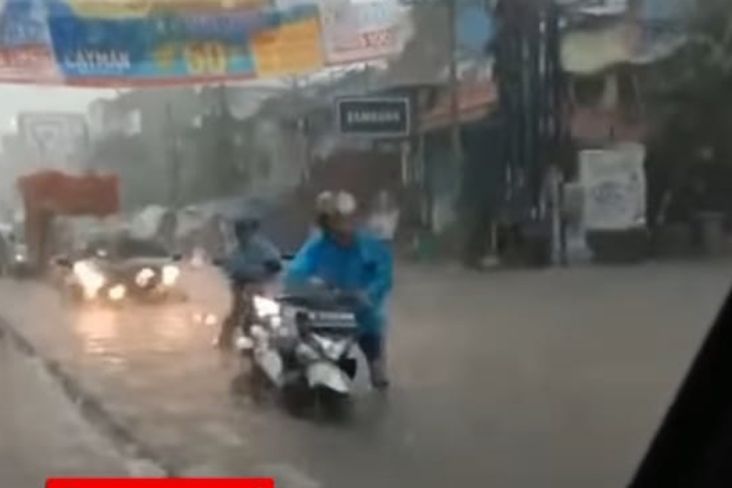 Diguyur Hujan Deras Sebentar, Banjir Landa Sejumlah Wilayah di Tangsel