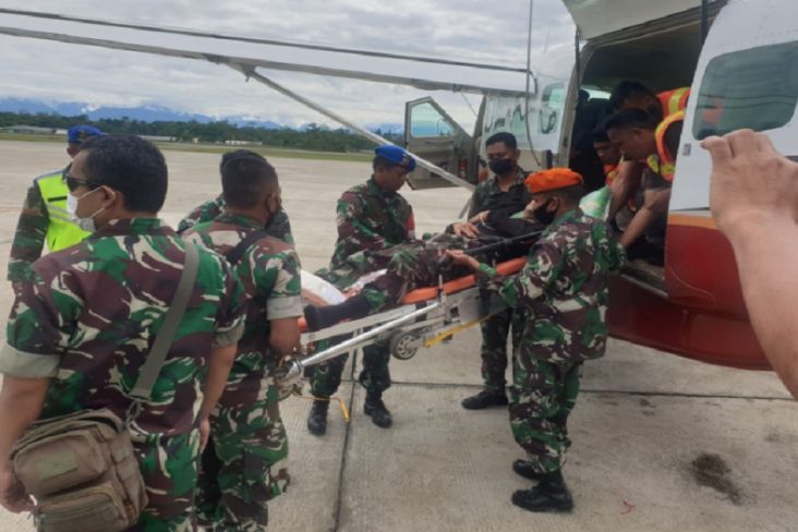 Penampakan Evakuasi 2 Prajurit TNI yang Ditembak KKB di Ilaga Papua