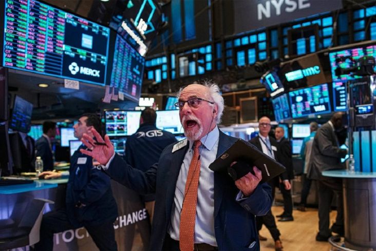 Wall Street Amburadul: Saham Emiten Jeff Bezos Terjungkal