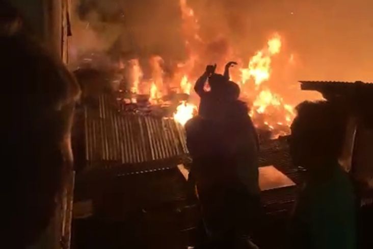 Gara-gara Petasan Malam Takbiran, Rumah di Tanjung Priok Hangus Terbakar