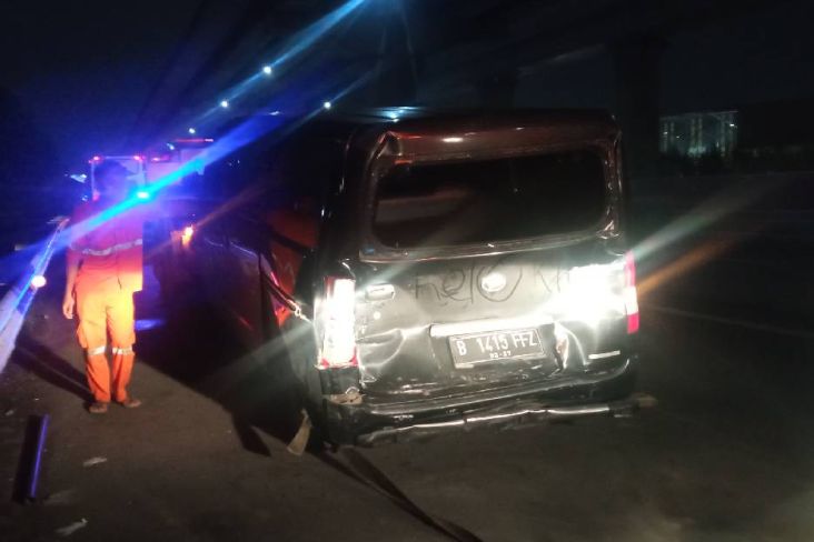 Malam Takbiran, Mobil Pemudik Kecelakaan di KM 24 Tol Cikampek
