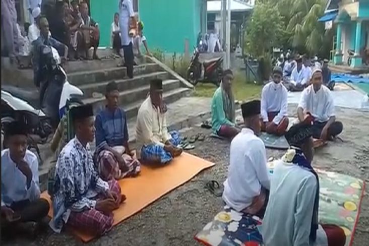 Jamaah Masjid Abu Bakar AS Syidiq, Fakfak Laksanakan Salat Idul Fitri Lebih Awal