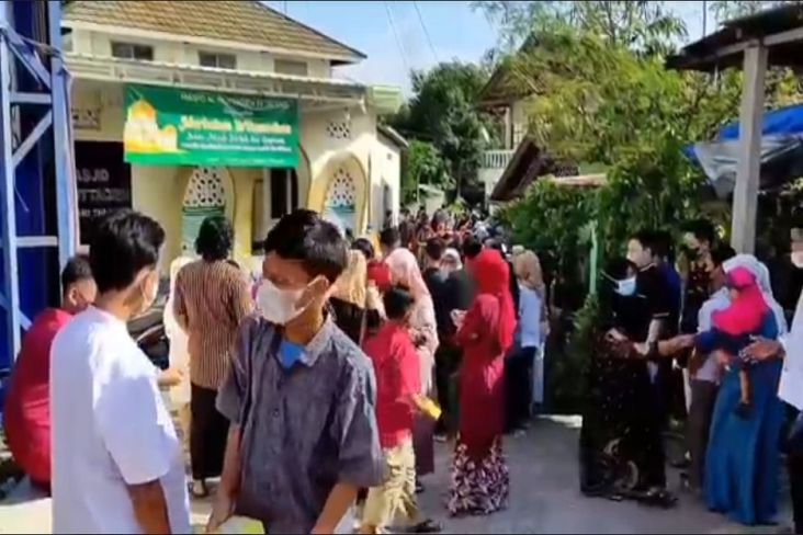 Usai Sholat Idul Fitri Warga Lintas Agama Turut Bahagia Bersama Dalam Acara Syawalan di Jogjakarta