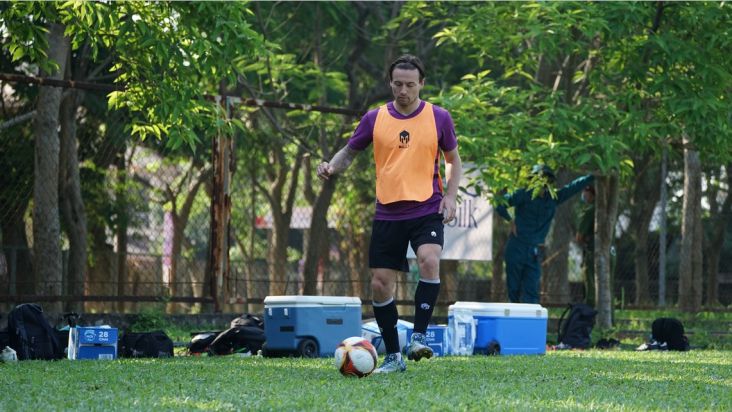 Marc Klok Heran Lapangan Sepak Bola di Vietnam Tidak Sebagus di Indonesia