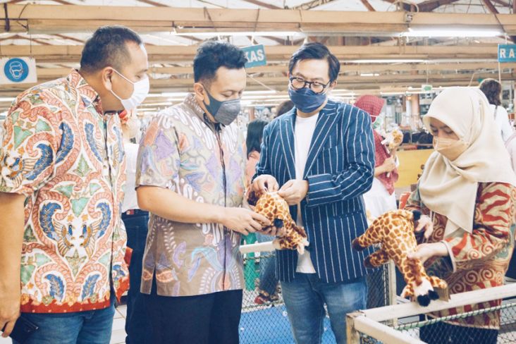 Stafsus Presiden Diaz Hendropriyono Kunjungi Pabrik Mainan Anak-anak di Bogor