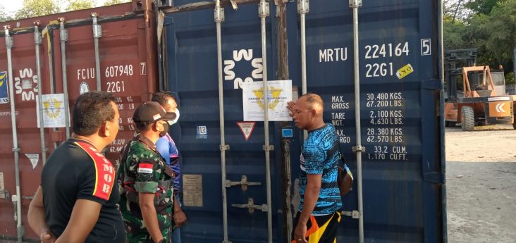 3 Kontainer Minyak Goreng Tujuan Timor Leste Ditahan di Pelabuhan Wini NTT