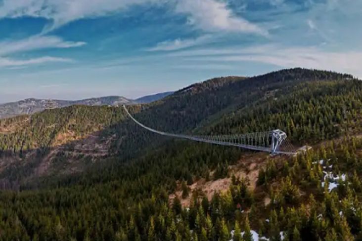 Viral! Sky Bridge 721, Jembatan Gantung Terpanjang di Dunia Dibuka di Ceko