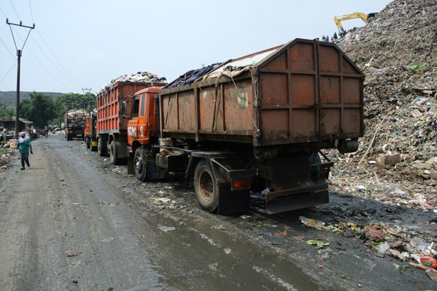40 Armada Truk Sampah Bekasi Tak Layak Beroperasi