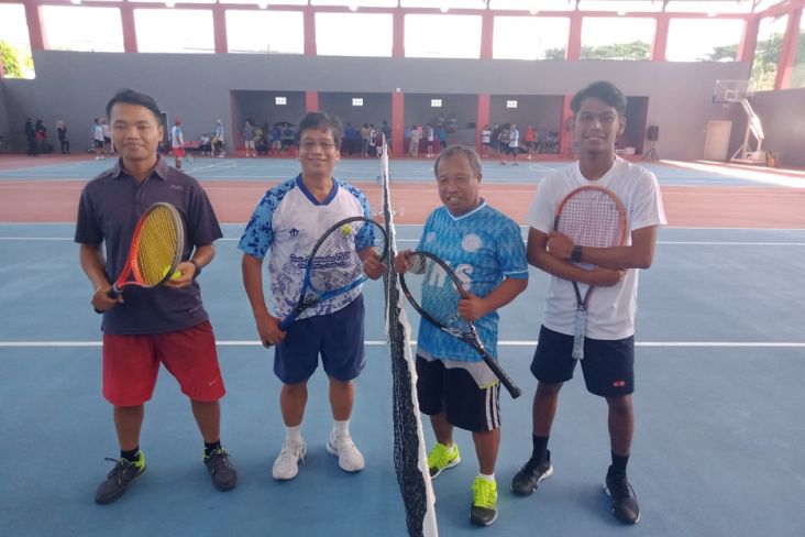 Rektor UNS Gelar Silaturahmi Syawalan dengan Pertandingan Tenis Bersama