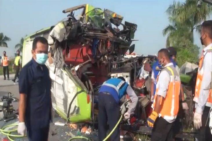 Horor! Begini Penampakan Kecelakaan Maut di Tol Sumo yang Tewaskan 7 Orang