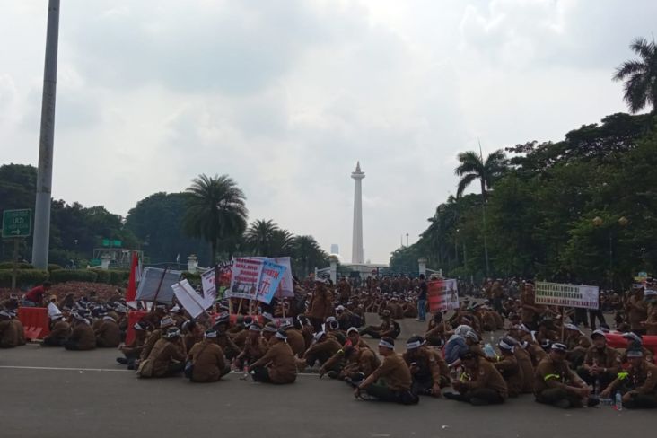 Protes SK Menteri LHK, Ribuan Pegawai Perhutani se-Jawa Demonstrasi di Patung Kuda