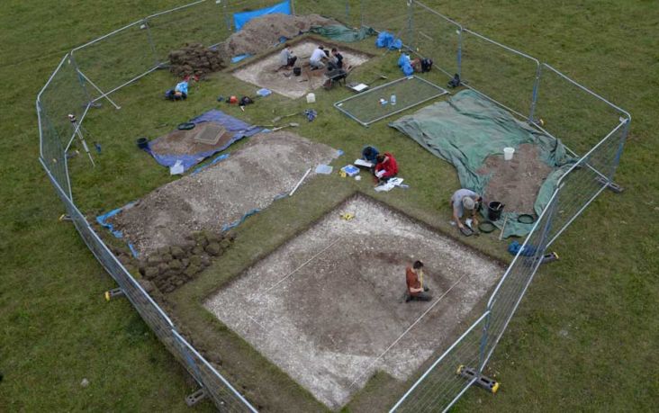 Ribuan Lubang Prasejarah Ditemukan di Sekitar Stonehenge, Fungsinya Bikin Terkejut