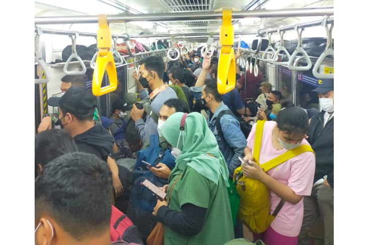 KRL Tertahan Akibat Gangguan Kereta Batu Bara di Stasiun Pasar Minggu