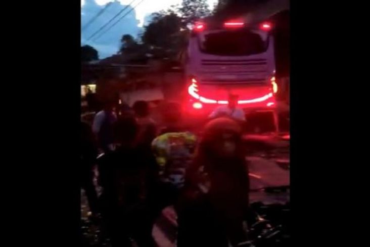 Belasan Korban Bus Pariwisata Maut di Ciamis Tergeletak Berserakan di Jalan