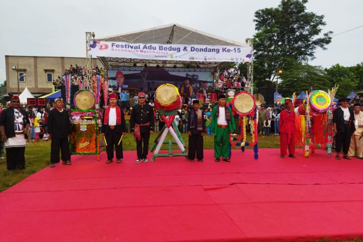 Kemeriahan Festival Adu Bedug dan Dondang Mustikajaya Kota Bekasi