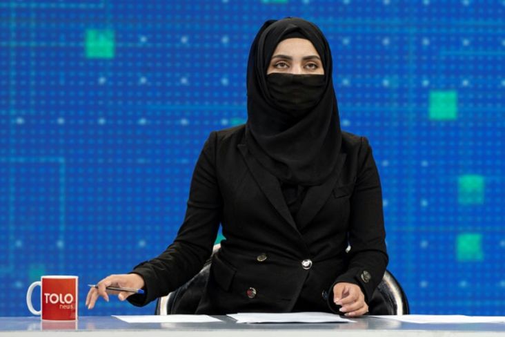 Terus Ditekan Taliban, Presenter Wanita Terpaksa Tutupi Wajah Saat Siaran