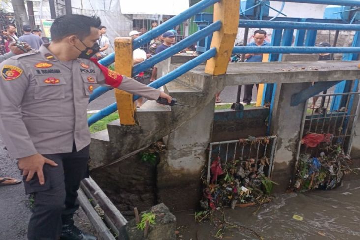 Penjaga Pintu Air di Denpasar Hilang Terseret Arus