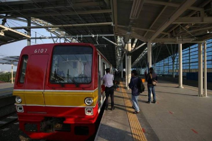 70 Perjalanan KRL Dibatalkan, Berikut Jadwal Commuter Line Jumat Malam