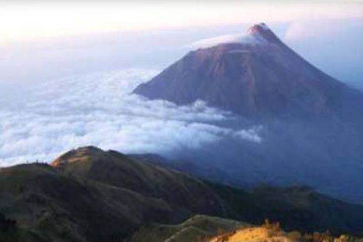 Gunung Lawu Diselimuti Misteri Moksanya Prabu Brawijaya V Raja Majapahit Terakhir
