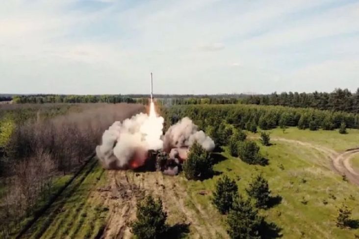 Rusia Tembakkan Rudal Balistik Iskander ke Langit Ukraina
