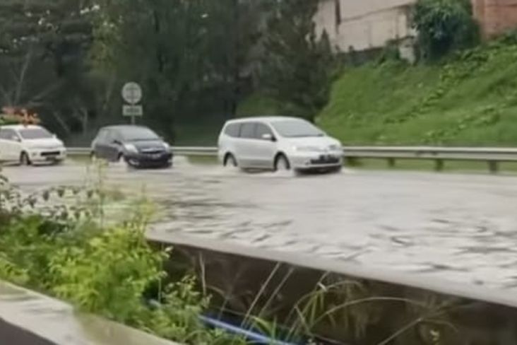 Hujan Deras, Jalan Tol BSD Kembali Terendam Banjir