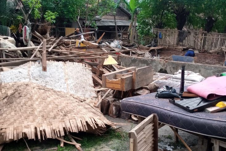 Lagi, Rumah yang Dihuni 14 Orang di Tangerang Roboh