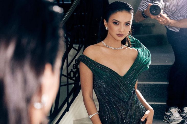 Raline Shah Kenakan Baju dan Aksesori Senilai Rp2,5 Miliar di Festival Film Cannes 2022