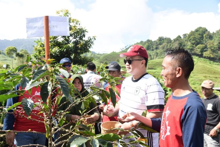 Rektor IPB Sediakan Beasiswa Jalur Khusus bagi Anak Petani Kopi Cibulao Bogor