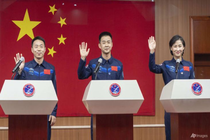 China Kirim 3 Astronot untuk Bangun Stasiun Luar Angkasa
