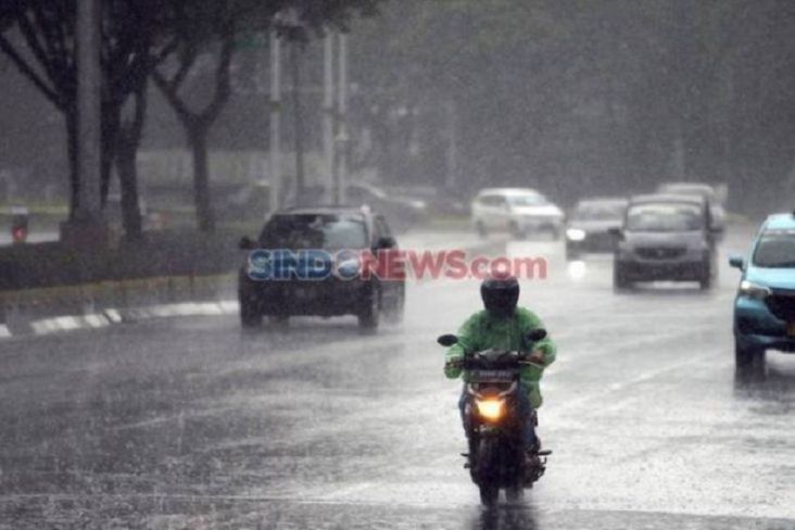 Waspada! Hujan Disertai Kilat dan Angin Kencang di Jaksel pada Sore Hari