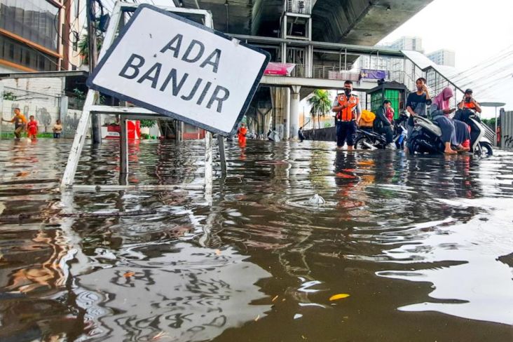 Ciliwung Meluap, BPBD DKI: 27 RT di Jaksel dan Jaktim Terendam Banjir