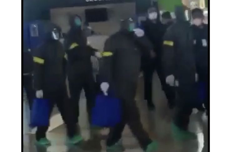 Viral! WNA China Mudik Pakai APD di Bandara Soetta, Ini Penjelasan Imigrasi