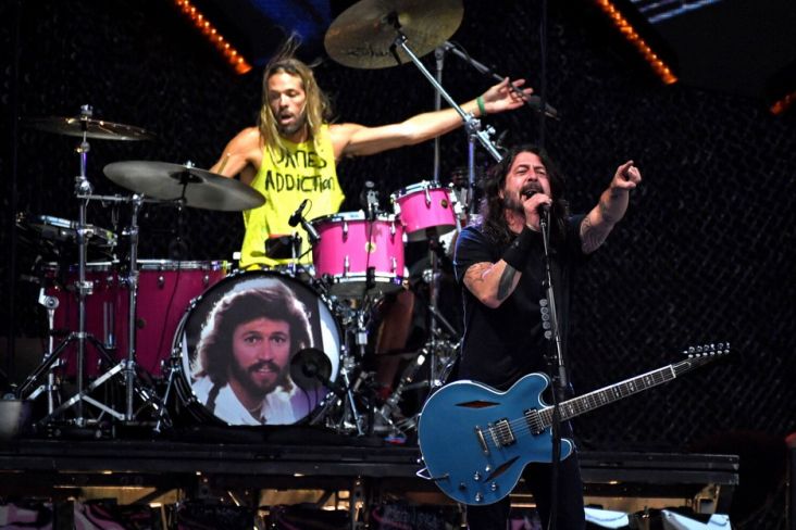 Foo Fighters Akan Gelar Konser Mengenang sang Drummer Taylor Hawkins
