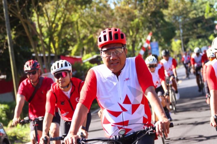 Peringati Bulan Bung Karno 2022, Sekjen PDIP dan Gubernur Sulut Bersepeda 30 Km