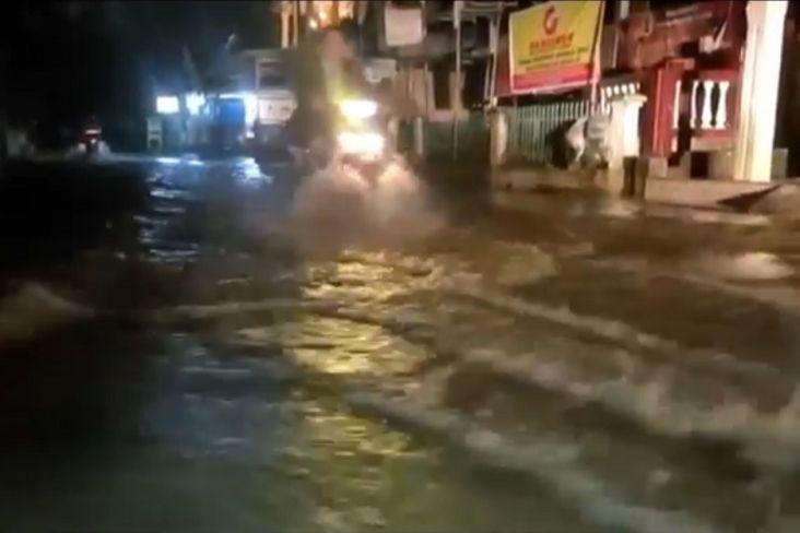 Banjir Rendam Simpang Empat Talang Ubi, Warga Dilanda Kepanikan