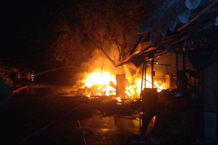 Diduga Korsleting Listrik, 15 Kios di Pasar Jambu Dua Bogor Terbakar