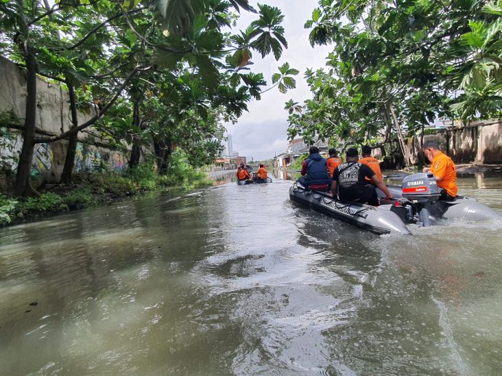 Surabaya Banjir Rob Efek La Nina, Masyarakat Diminta Waspada